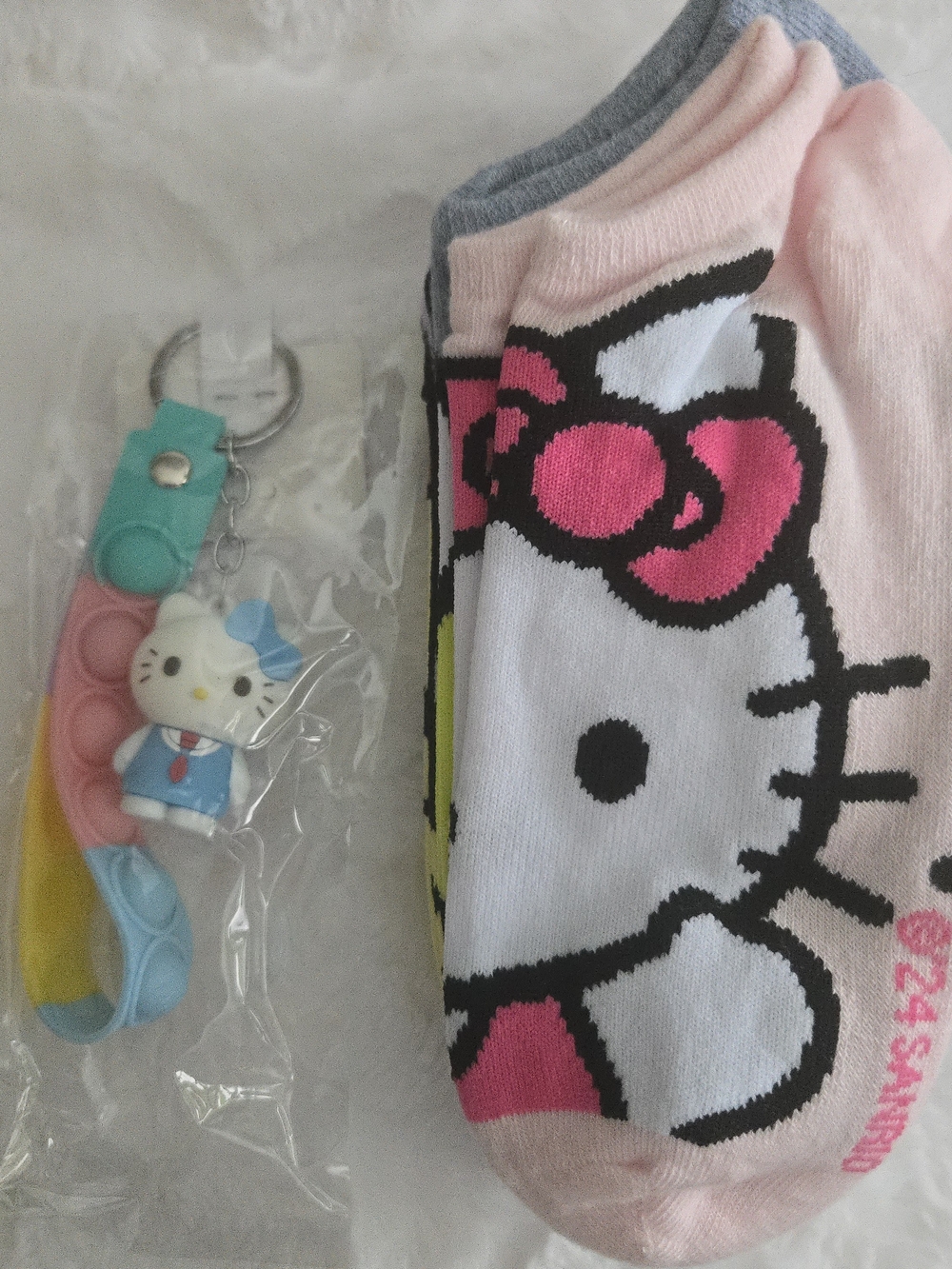 #52 Hello Kitty & Friends 5pk. Socks & Key Chain NWT